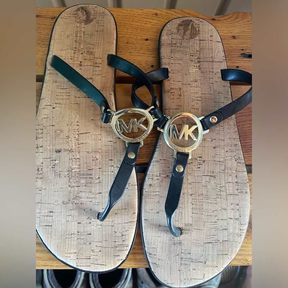 MK sandals barely wore. Size 11